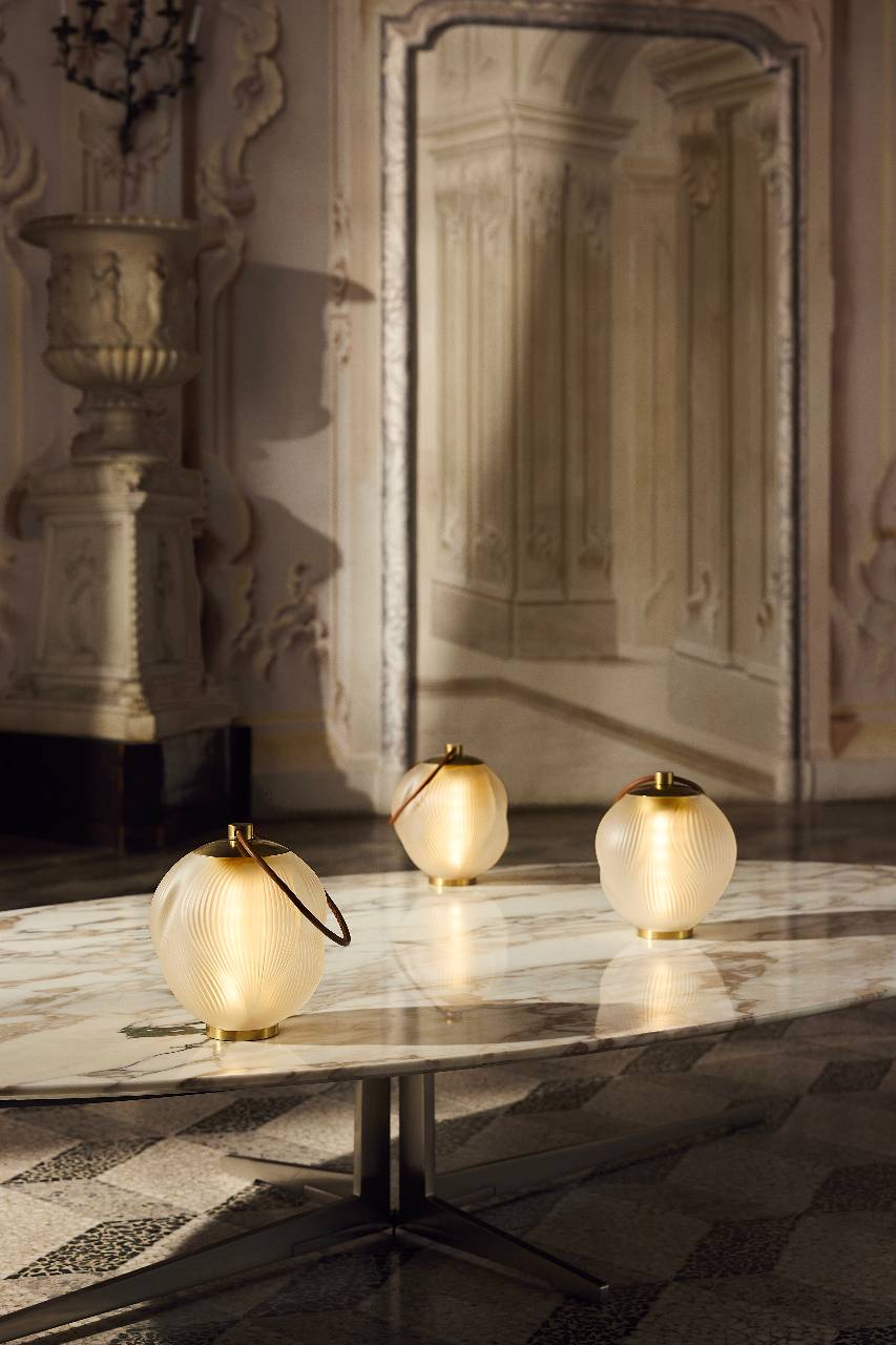 2511_Graff_Collections_Liz_Collins_Tildas_Bow_Look_04_101_RGN966_RGE1994_RGB706_GR245610_RGB_4x5.jpg